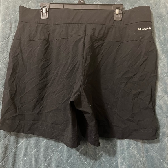 Columbia Pants - Women's Columbia Pull On Black Activewear Shorts with 6" Inseam